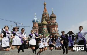 У Росії школяреві зіпсували випускний через борг у розмірі 600 рублів