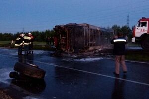 З автобуса рятувальники витягнули вісім тіл загиблих, особи яких установлюють