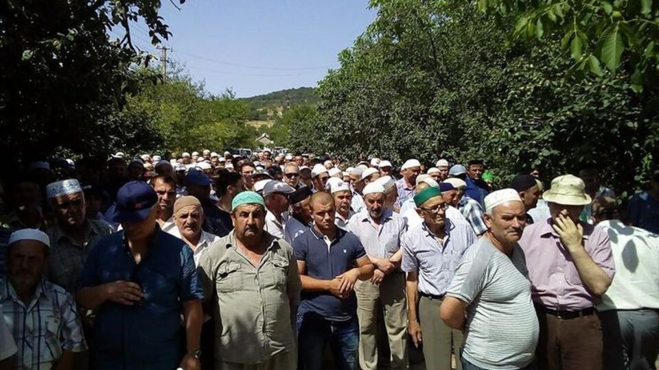 Тисячі кримських татар прийшли на похорон матері Чийгоза