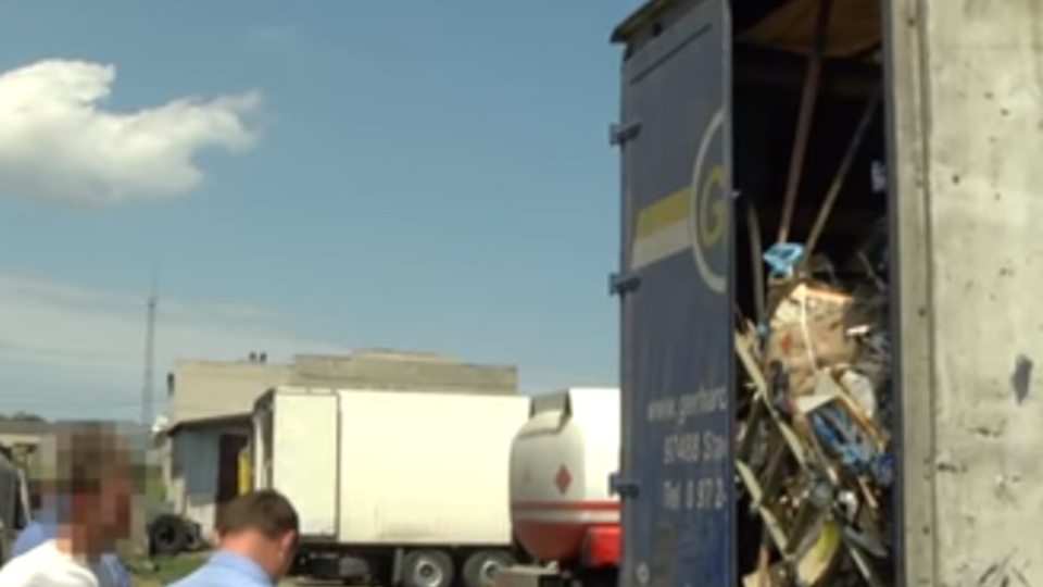 В Черкассах обнаружили львовский мусор