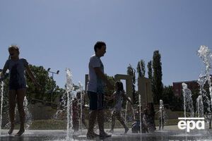 Жители Софии спасаются от жары