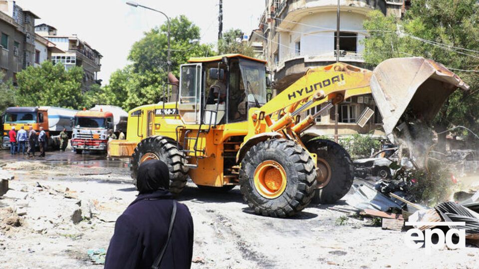 Городские службы устраняют последствия взрыва в центре Дамаска