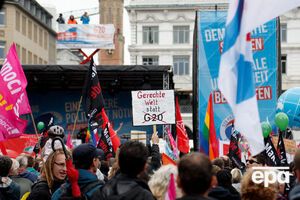 У Гамбурзі приблизно 10 тис. осіб протестувало перед самітом G20. Фоторепортаж