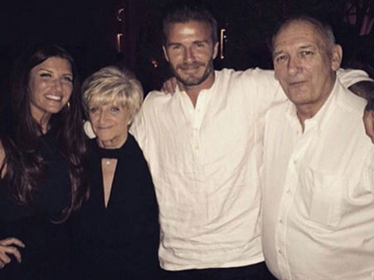 Джоанн Бекхэм (слева) с родителями и братом