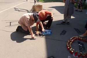 Двірники стерли написи "Хто вбив Павла?" під будівлею МВС