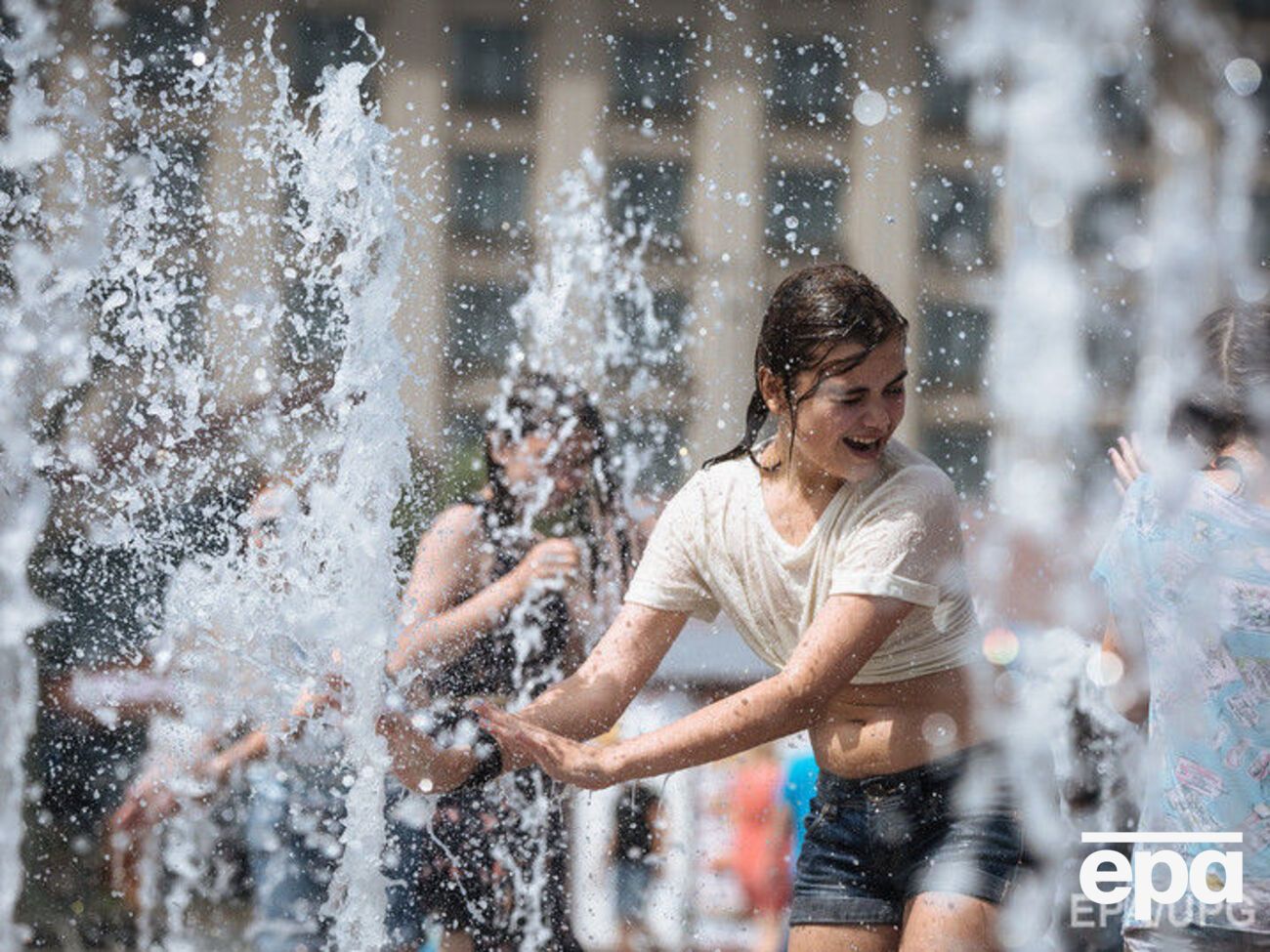Спекотна погода протримається найближчими днями