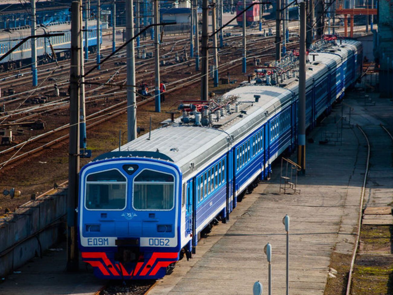 Завод занимается ремонтом и модернизацией вагонов, локомотивов и железнодорожного оборудования