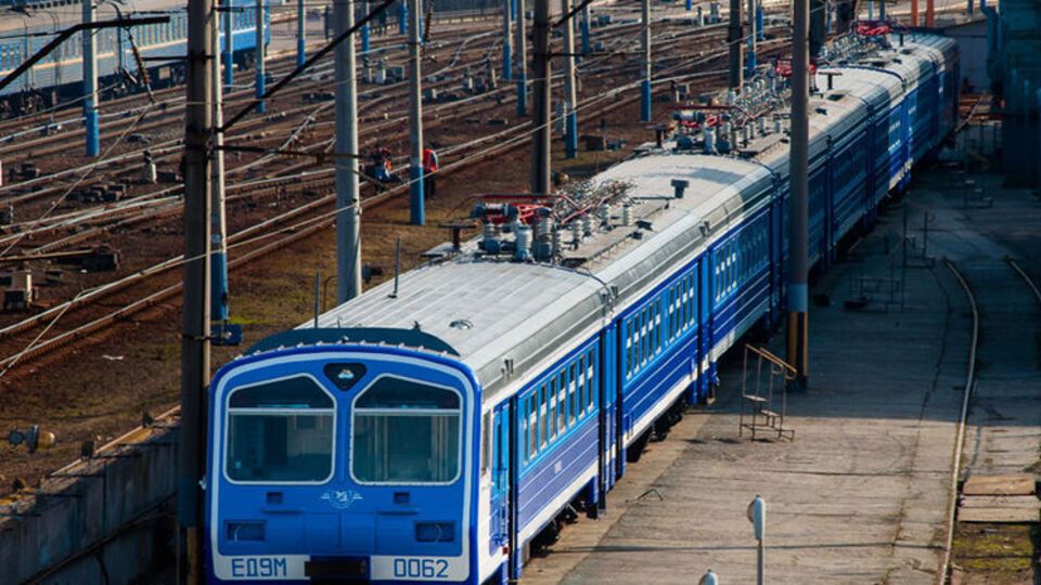 Завод занимается ремонтом и модернизацией вагонов, локомотивов и железнодорожного оборудования