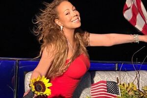 Кэри показала формы на своем концерте