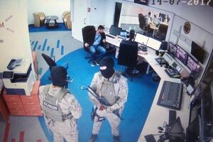 "Радио Вести" повідомляли, що силовики блокували роботу редакції