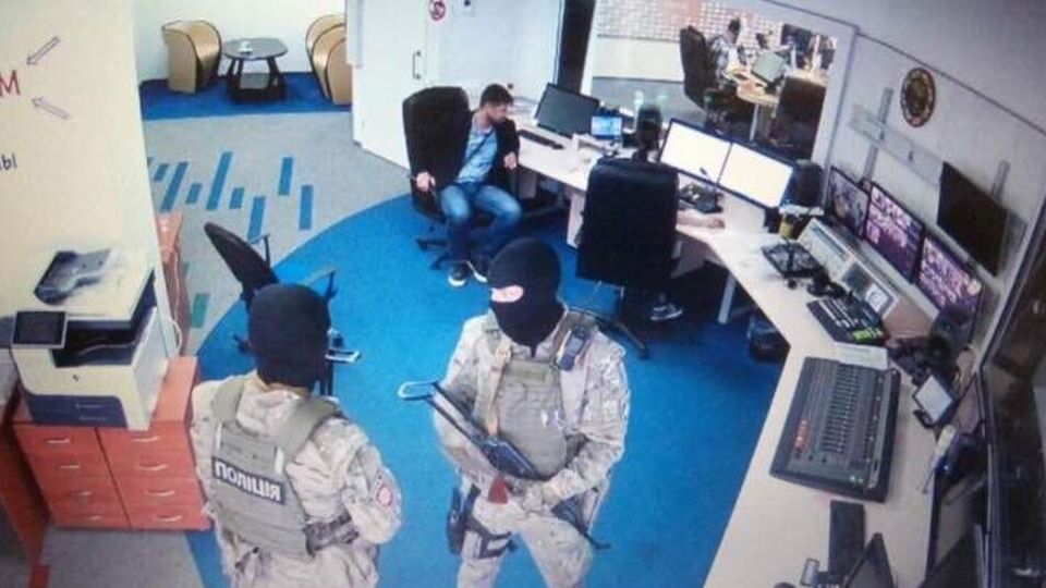 "Радио Вести" сообщали, что силовики блокировали работу редакции