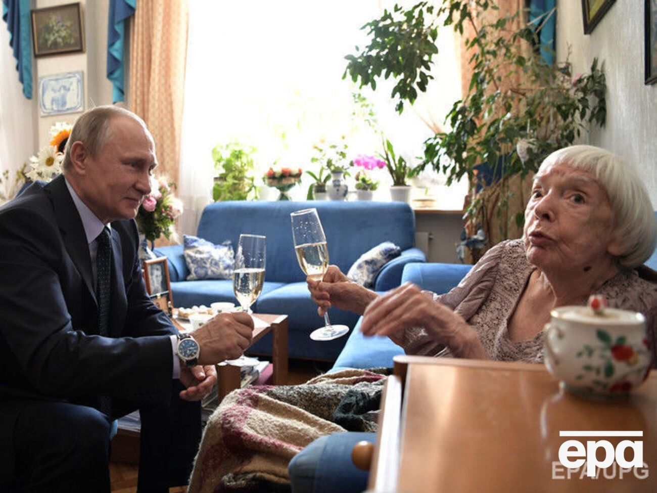 Путин у правозащитницы Алексеевой