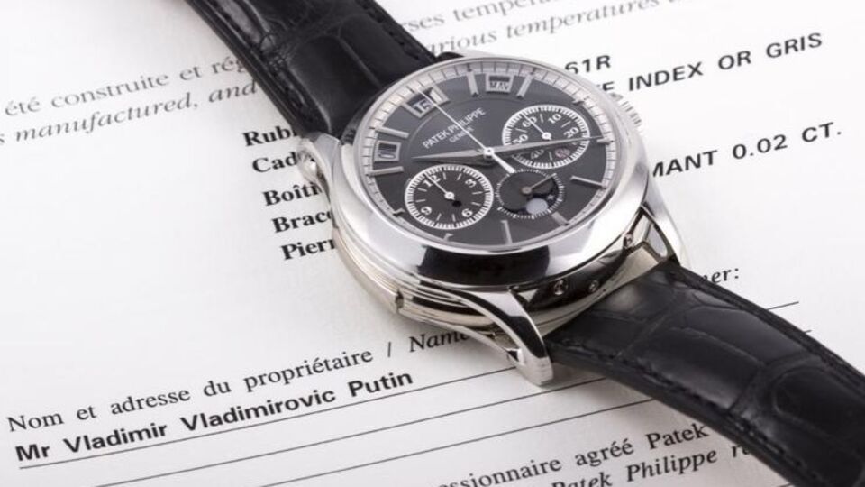 На фотографии лота была указана документация с именем владельца – Mr Vladimir Vladimirovic Putin