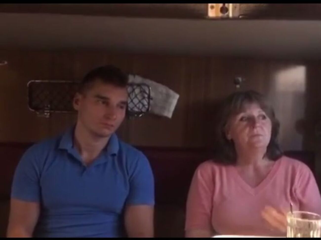 Мать Агеева и журналист Каныгин едут в поезде по Украине