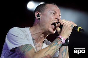 Рядом с телом музыканта обнаружили полупустую бутылку с алкоголем