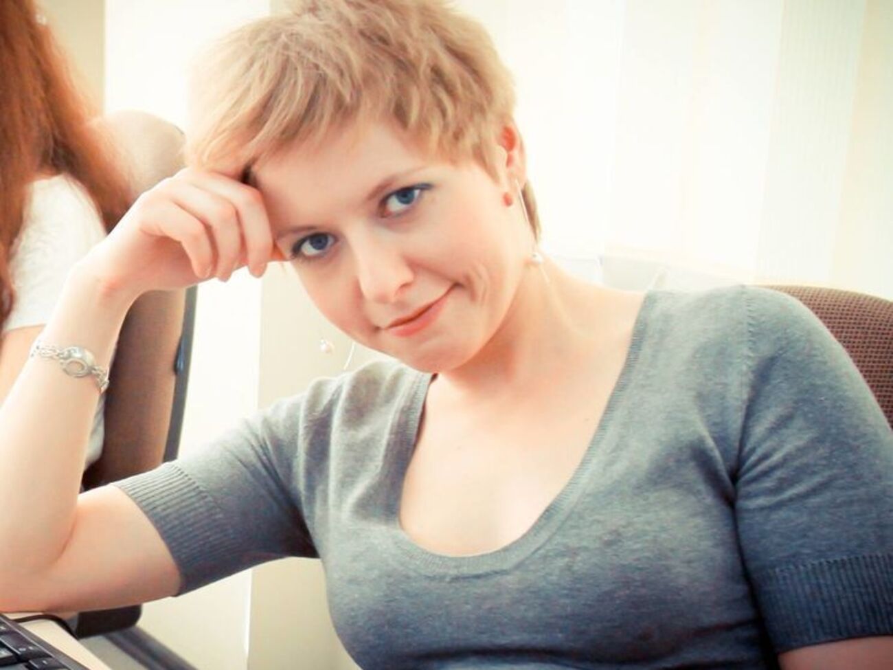 От удара Рафал вылетела на дорогу вместе с креслом, рассказала ее коллега