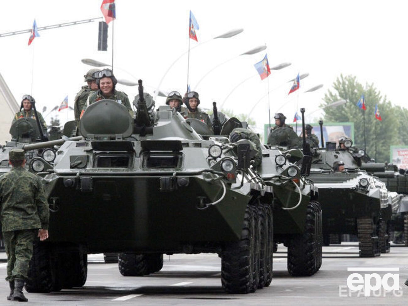 За даними розвідки, підрозділи із бронетехнікою в тилу у бойовиків виконують функції загороджувальних загонів