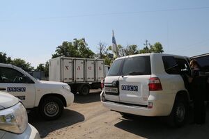 Спостерігачів тримають на блокпості понад 1,5 години