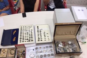 У фігурантів справи виявили велику кількість антикварних цінностей