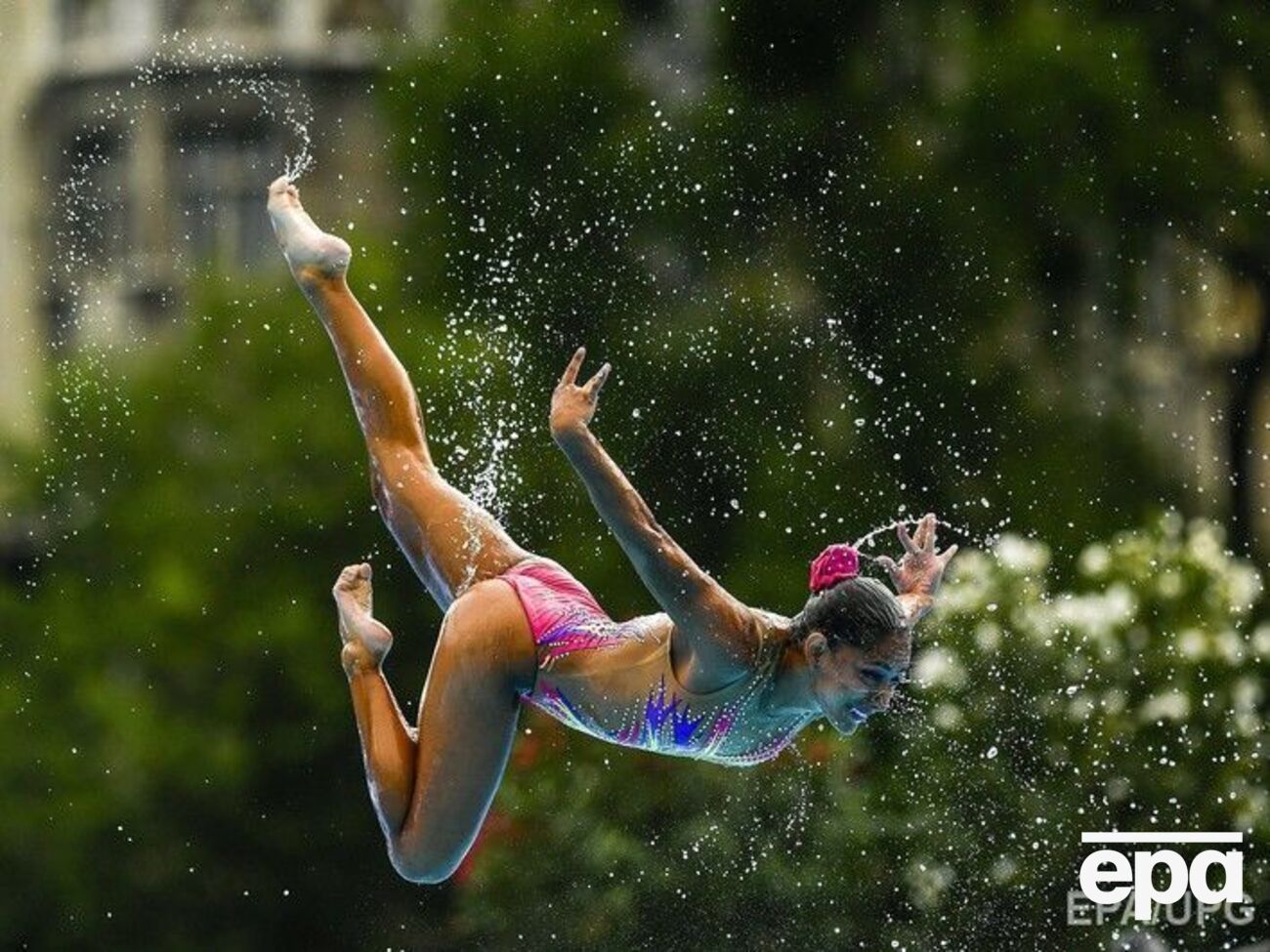Плавание стало артистическим