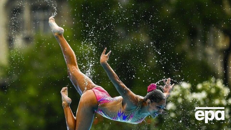 Плавание стало артистическим