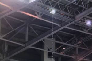 Крыша пропускала дождевую воду