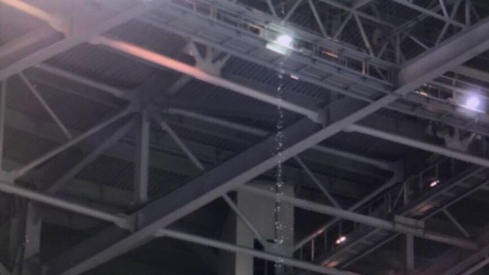 Крыша пропускала дождевую воду