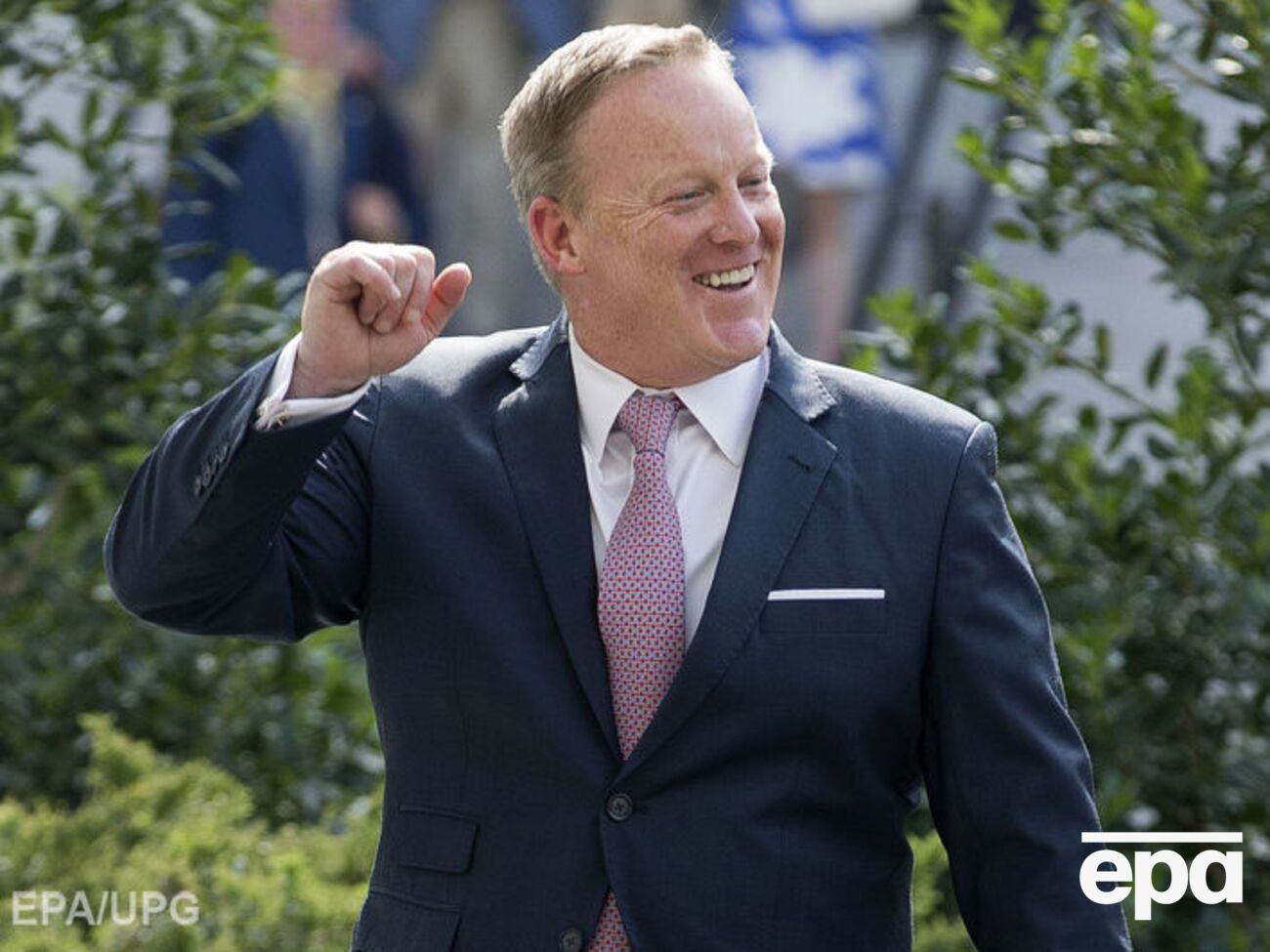 Спайсер відмовився надати журналістам коментарі щодо цієї ситуації