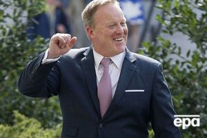 Спайсер відмовився надати журналістам коментарі щодо цієї ситуації