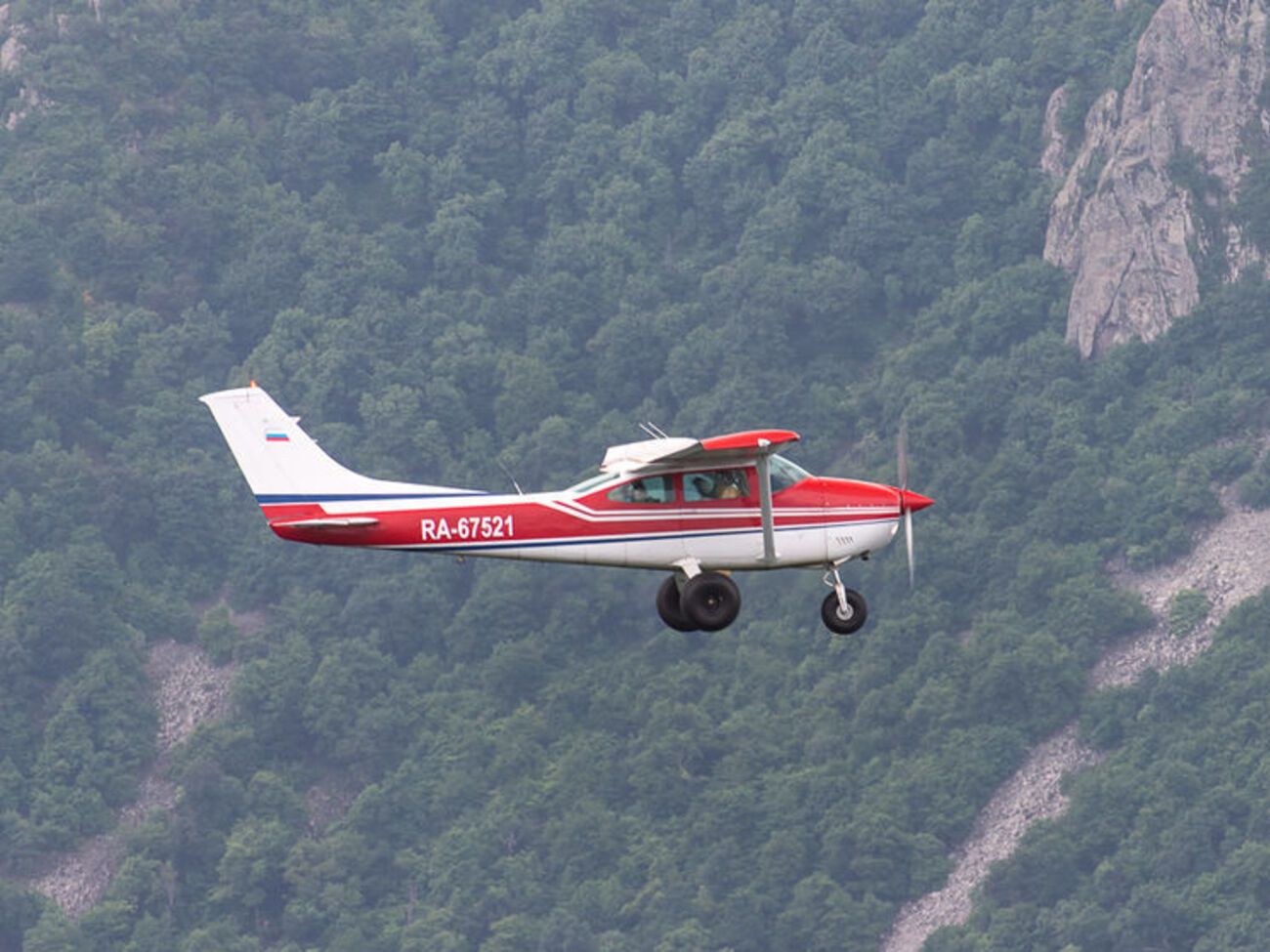 Управлял транспортным средством 63-летний пилот