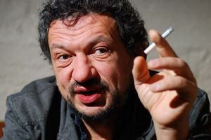 Троицкий: Они втыкают в телек и потребляют диванную жвачку, которая уничтожает сознание. Это же просто невыносимо