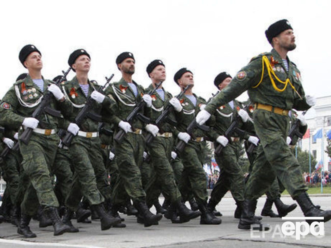 Российских военнослужащих, которые отказываются удалить страницы в соцсетях, увольняют со службы на Донбассе, сообщают в ГУР Минобороны