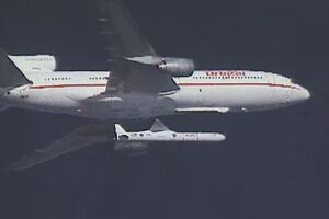 Запуск із літака ракети-носія Pegasus у 2003 році