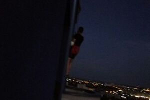 Рятувальники передали чоловіка поліції