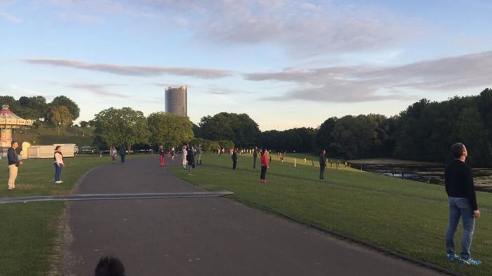 Немецкие СМИ прозвали людей на берегу озера "ходячими мертвецами"