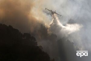 Вогонь посилюється через сильний вітер