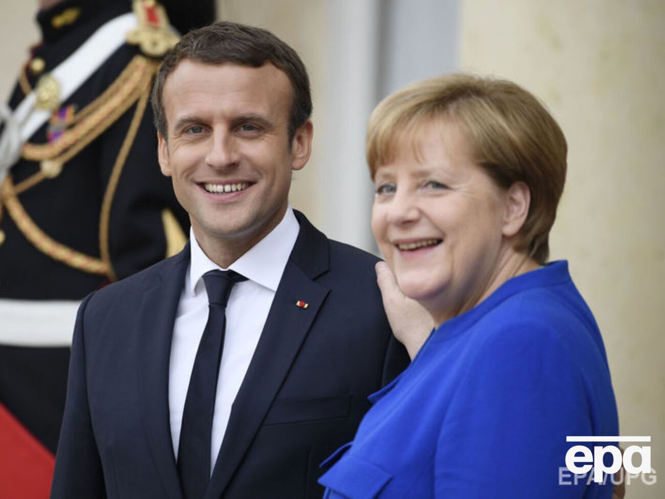 Макрон и Меркель настаивают на обмене пленными по формуле "всех на всех"