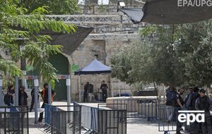 После убийства израильских полицейских на Храмовой горе там были установлены металлоискатели, которые вызвали возмущения среди мусульман