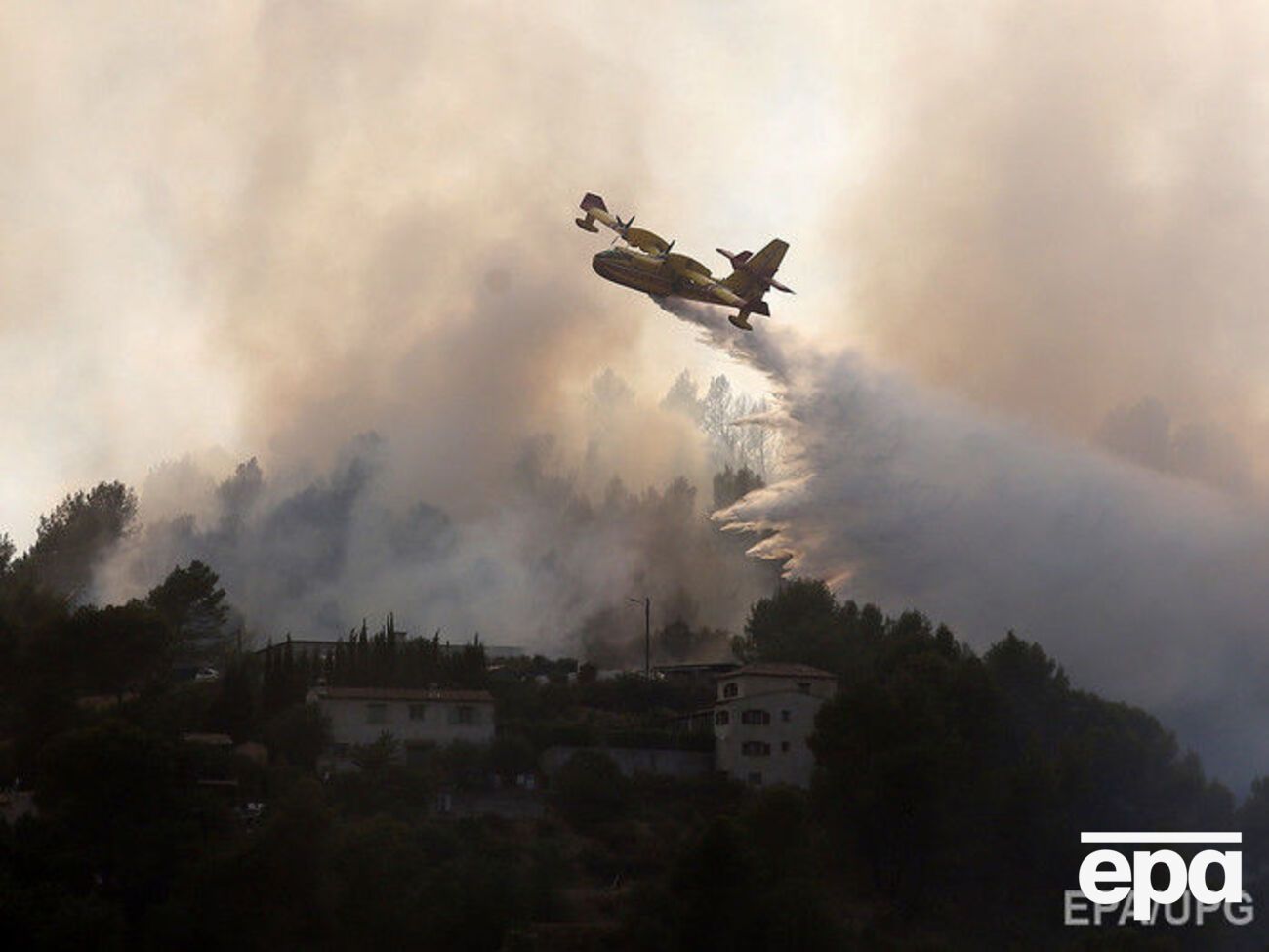 На півдні Франції борються з пожежами