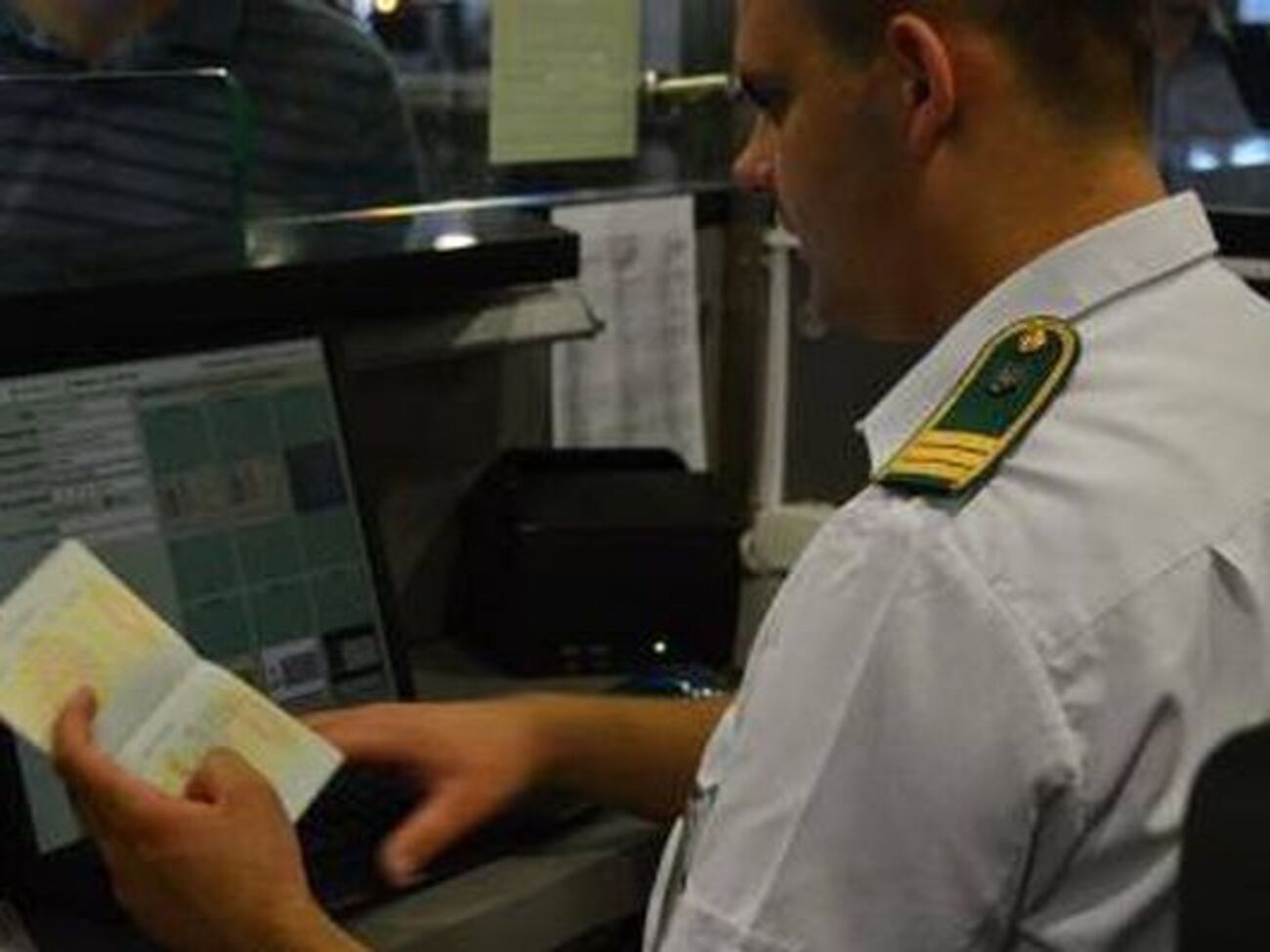 У затриманого були паспорти громадянина України