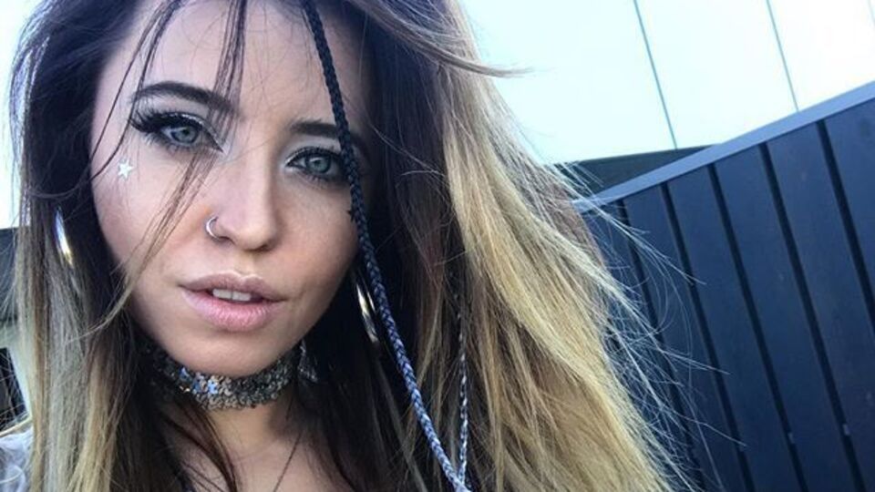 Дорофеева показала фигуру в комбидрессе