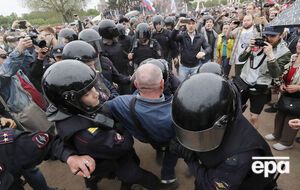 В России требуют извинений от социолога, назвавшего протестующих "дерьмом"