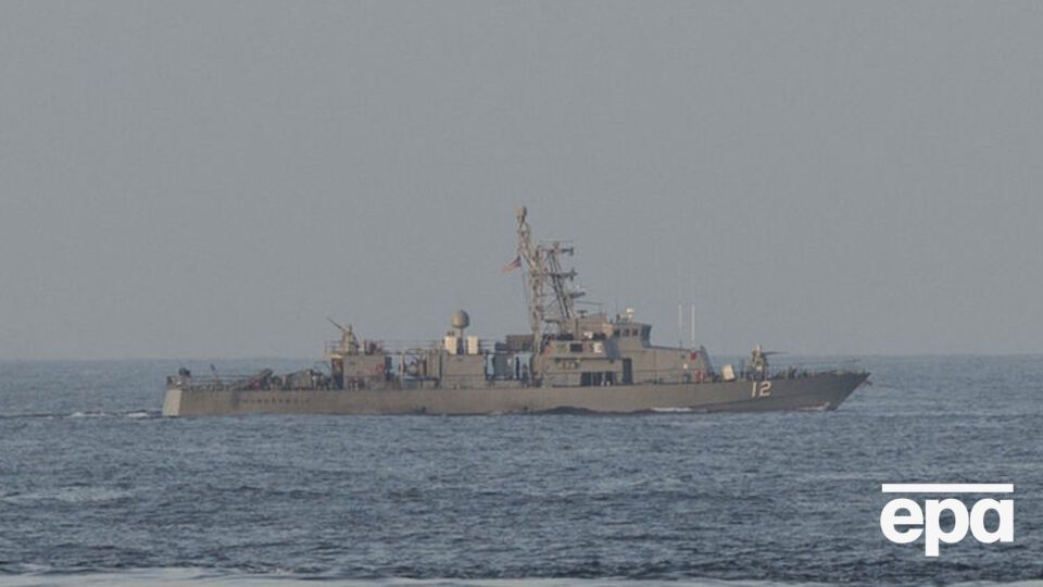 Патрульный корабль США USS Thunderbolt пытался связаться с нарушителями, но безуспешно