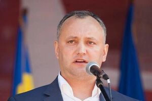 Додон заявил, что президент Румынии более заслуживает запрета на въезд в Молдову, чем российский вице-премьер