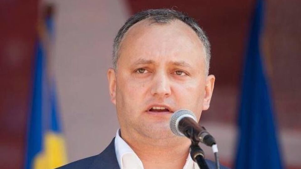 Додон заявив, що президент Румунії більше заслуговує заборони на в'їзд до Молдови, ніж російський віце-прем'єр