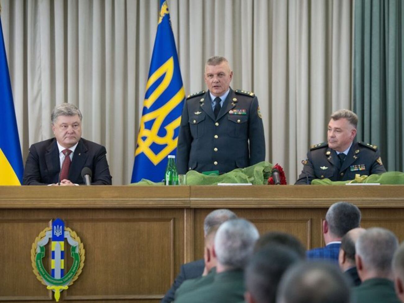 Назаренко (в центре): Вынужден оставить военную службу