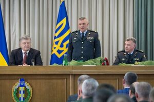 Назаренко (в центре): Вынужден оставить военную службу