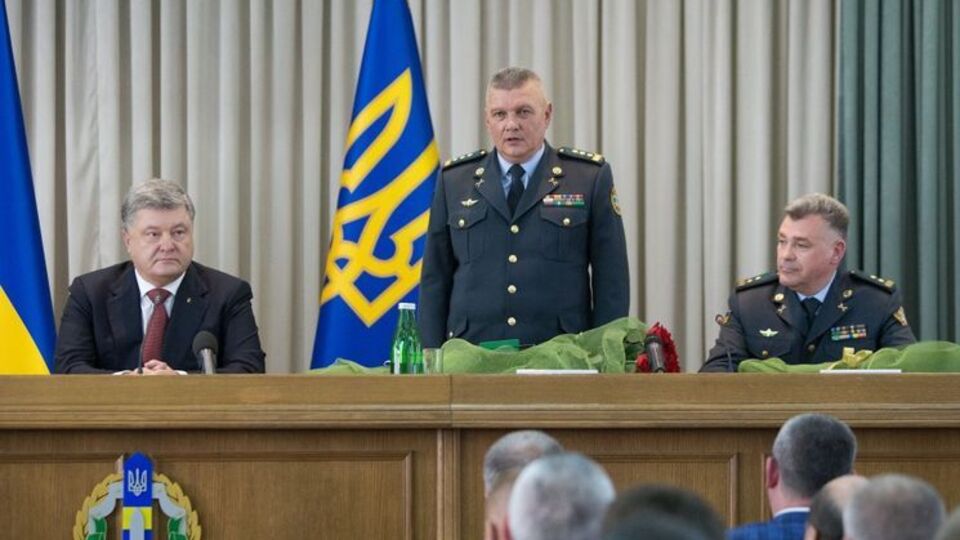 Назаренко (у центрі): Змушений покинути військову службу