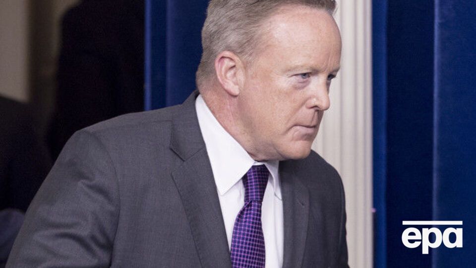 Над Спайсером пошутили в ночном шоу