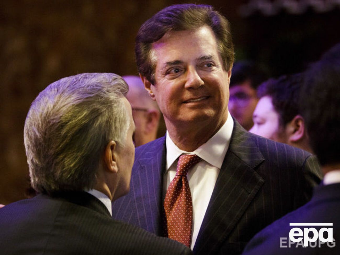 Манафорт "продовжить дискусії" із членами Сенату, які займаються справою щодо втручання РФ у вибори, повідомило джерело Reuters